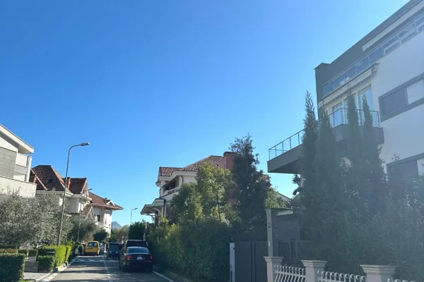 Villa di lusso in vendita a Tirana 5+1, Arredato