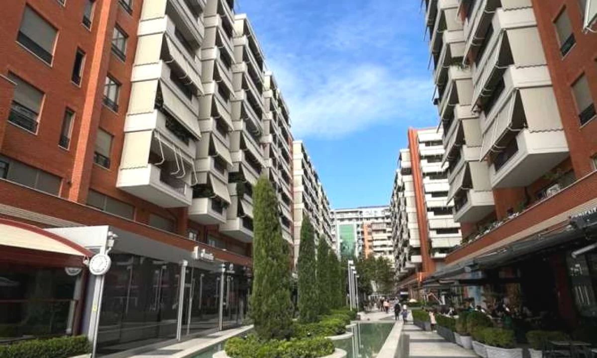 Shtepi me qera Apartament ne Tirane, 2+1, Mobilimi E mobiluar, Pagesa 1,000  Euro.