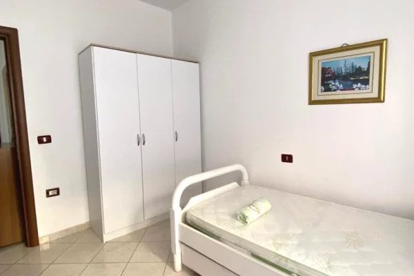 Shtepi me qera Apartament ne Tirane, 2+1, Mobilimi E mobiluar, Pagesa 50,000  Leke.
