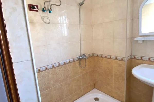 Shtepi me qera Apartament ne Tirane, 2+1, Mobilimi E mobiluar, Pagesa 50,000  Leke.