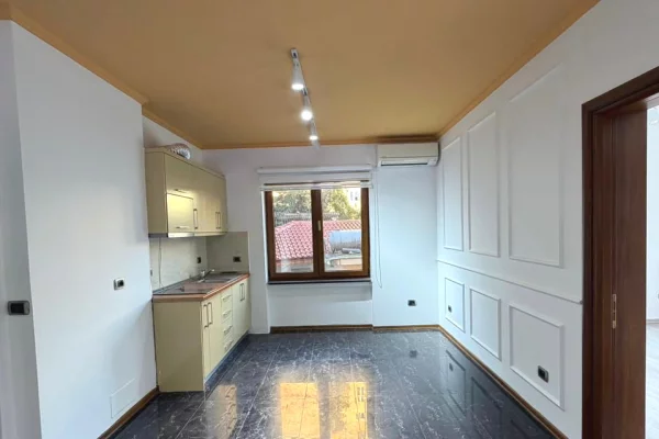 🏢Jepet Ambient Biznesi me Qira te Rruga e Durresit 📍