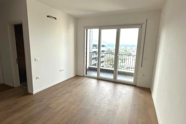 Ambient biznesi me qera 3+1 ne Tirane - 500 Euro