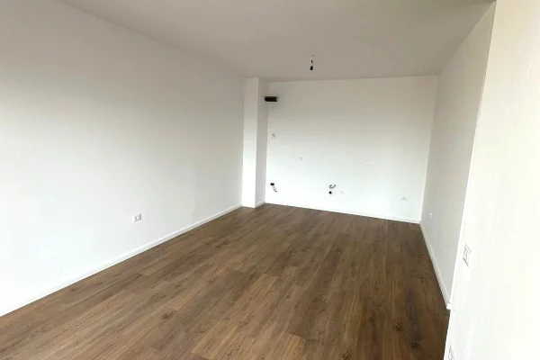 Ambient biznesi me qera 3+1 ne Tirane - 500 Euro