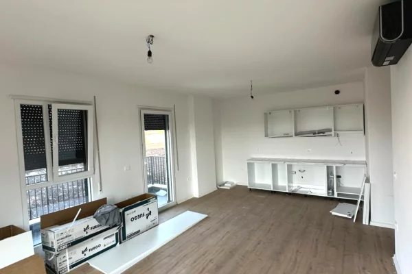 Ambient biznesi me qera 3+1 ne Tirane - 600 Euro