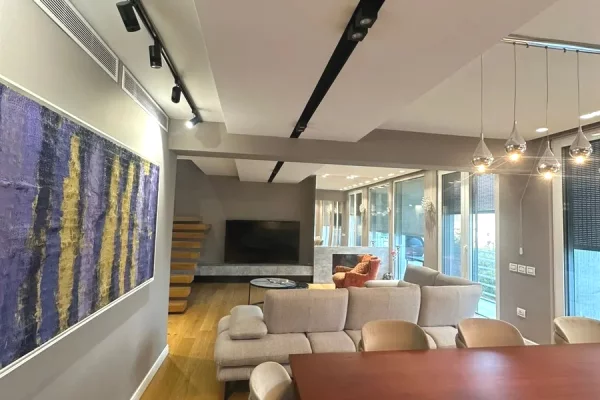 Shtepi me qera Apartament ne Tirane, 3+1, Mobilimi E mobiluar, Pagesa 2,000  Euro.