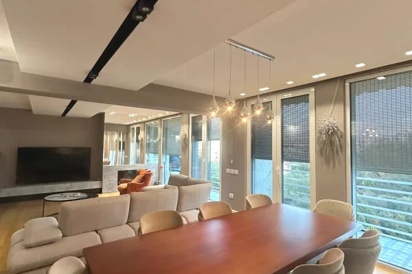 Shtepi me qera Apartament ne Tirane, 3+1, Mobilimi E mobiluar, Pagesa 2,000  Euro.