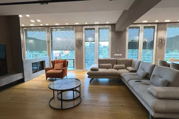 Shtepi me qera 3+1 ne Tirane - 2,000 Euro