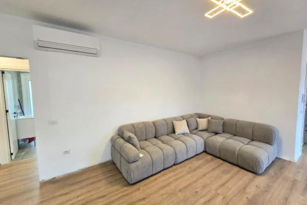 Shtepi me qera 2+1 ne Tirane - 1,400 Euro