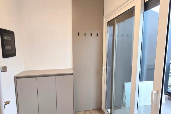 Shtepi me qera Apartament ne Tirane, 2+1, Mobilimi E mobiluar, Pagesa 1,400  Euro.