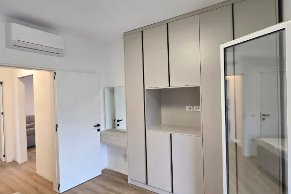 Shtepi me qera Apartament ne Tirane, 2+1, Mobilimi E mobiluar, Pagesa 1,400  Euro.