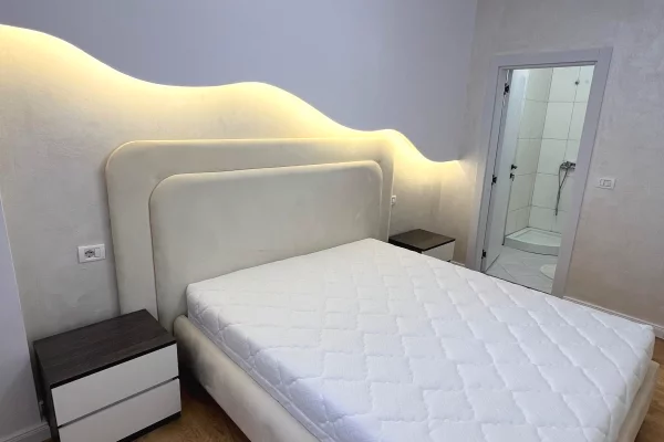 Shtepi ne shitje Apartament ne Tirane, 2+1, Mobilimi E mobiluar, Pagesa 173,000  Euro.