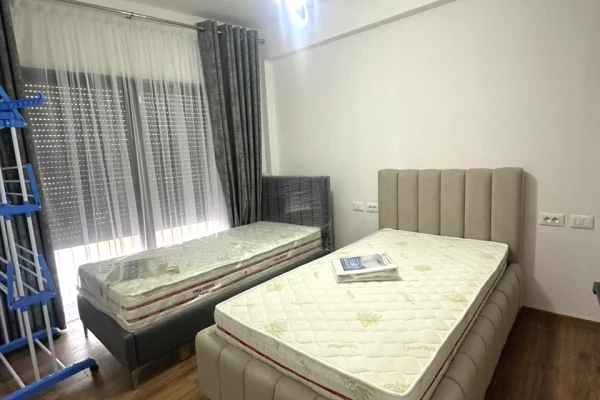Shtepi me qera Apartament ne Tirane, 2+1, Mobilimi E mobiluar, Pagesa 80,000  Leke.