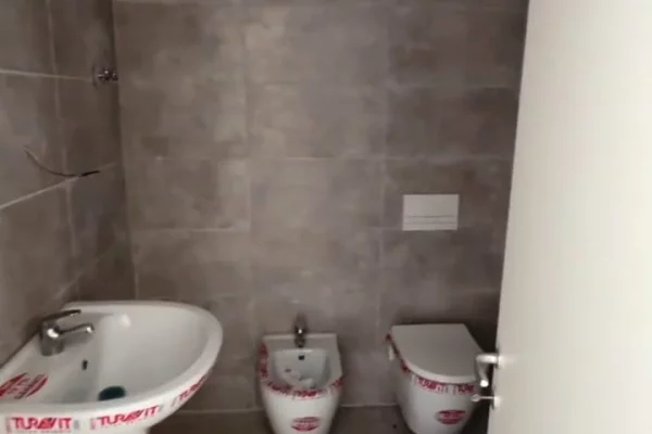 Appartamento in vendita a Tirana 2+1, Vuoto