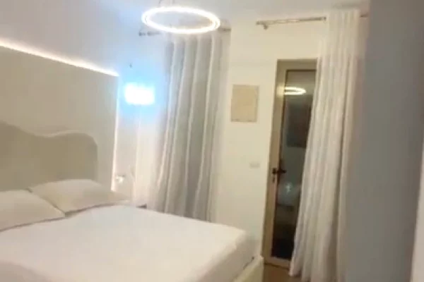 Shtepi ne shitje Apartament ne Tirane, 1+1, Mobilimi E mobiluar, Pagesa 118,000  Euro.