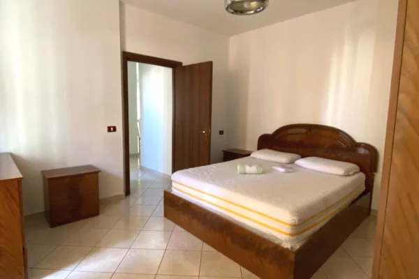 Shtepi me qera Apartament ne Tirane, 2+1, Mobilimi E mobiluar, Pagesa 50,000  Leke.