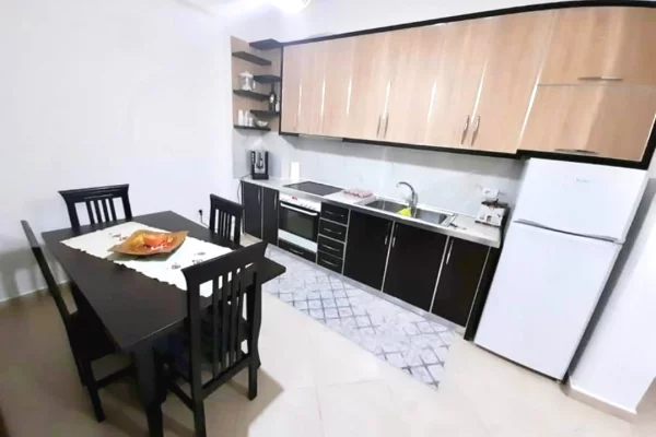 Shtepi me qera Apartament ne Tirane, 2+1, Mobilimi E mobiluar, Pagesa 550  Euro.