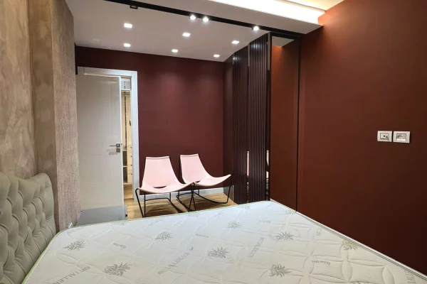 Duplex (casa a 2 piani) in affitto a Tirana 3+1, Arredato