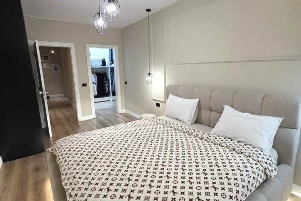 Appartamento in vendita a Tirana 2+1, Arredato