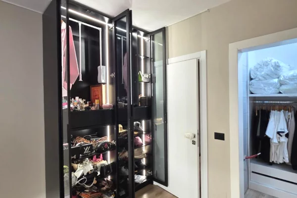 Appartamento in vendita a Tirana 2+1, Arredato