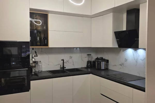 Appartamento in vendita a Tirana 2+1, Arredato