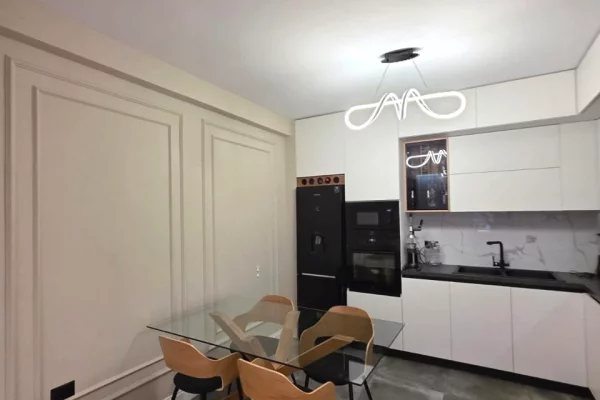 Appartamento in vendita a Tirana 2+1, Arredato