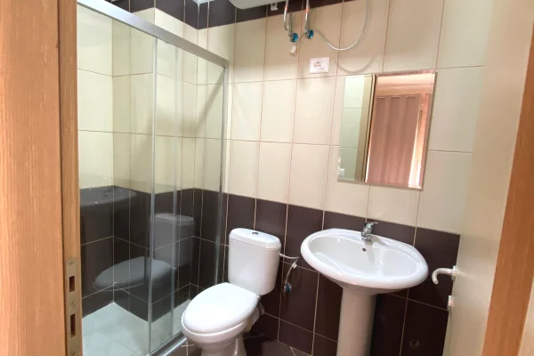 Shtepi me qera Apartament ne Tirane, 2+1, Mobilimi E mobiluar, Pagesa 50,000  Leke.