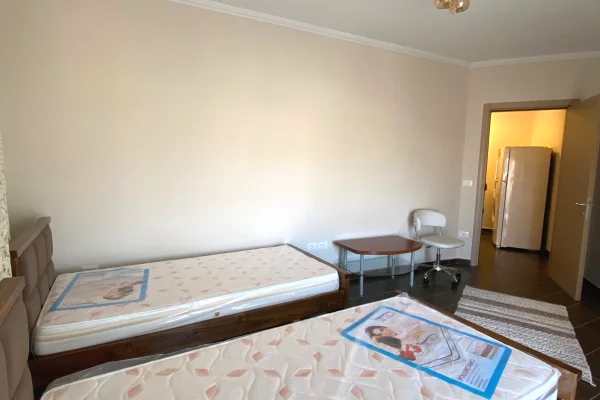 Shtepi me qera Apartament ne Tirane, 2+1, Mobilimi E mobiluar, Pagesa 50,000  Leke.