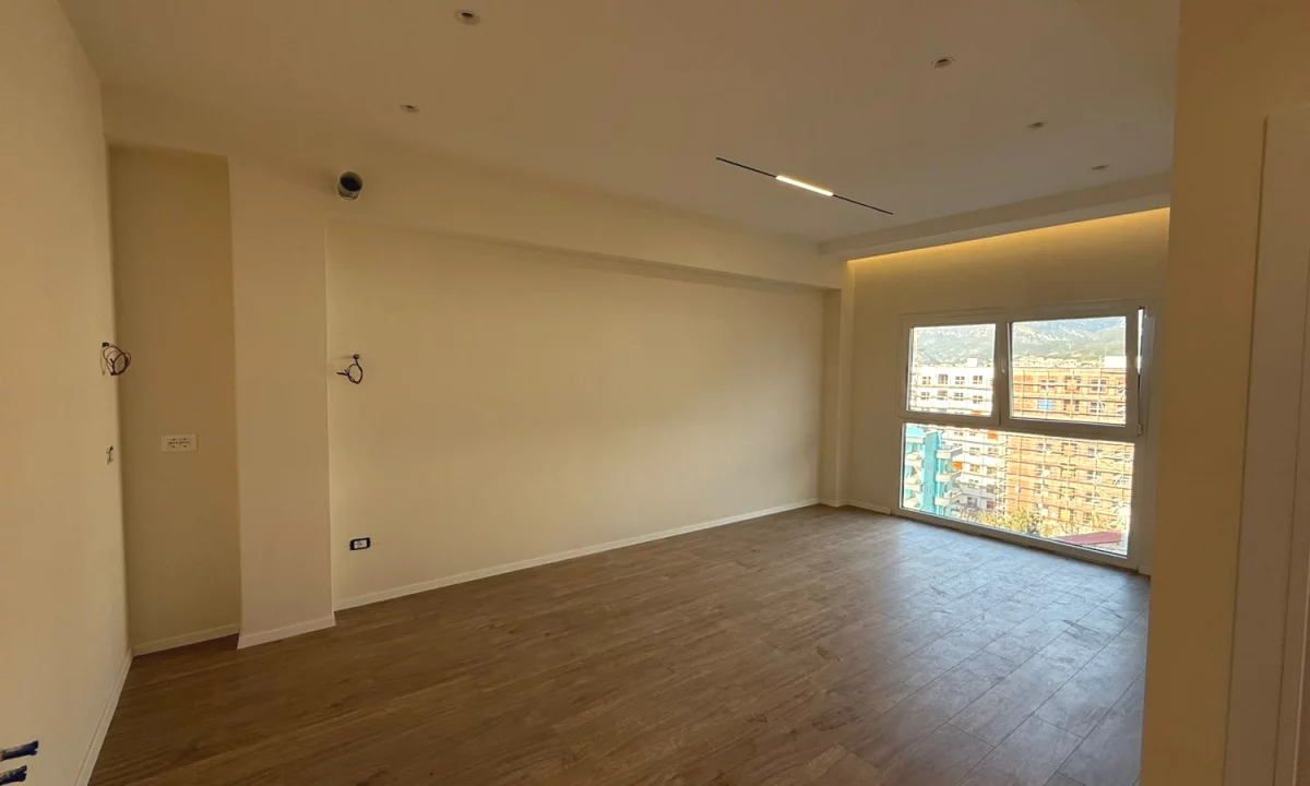Appartamento in vendita a Tirana 1+1, Vuoto