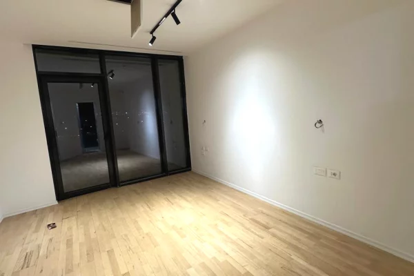 Shtepi ne shitje Apartament ne Tirane, 2+1, Mobilimi Bosh, pa mobiluar, Pagesa 446,300  Euro.