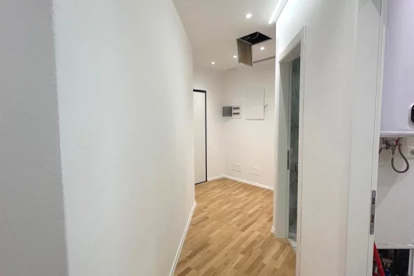 Shtepi ne shitje Apartament ne Tirane, 2+1, Mobilimi Bosh, pa mobiluar, Pagesa 446,300  Euro.