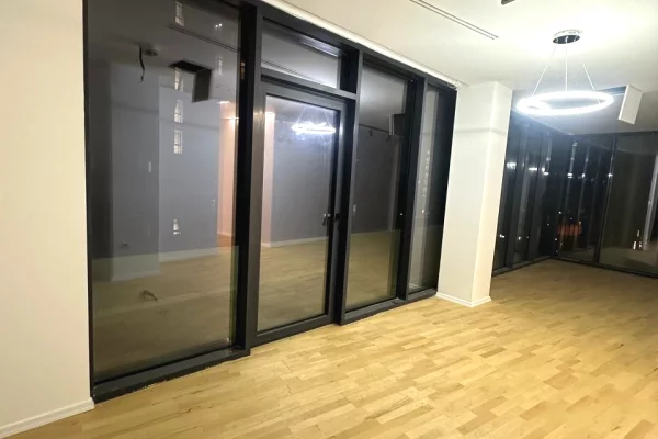 Shtepi ne shitje Apartament ne Tirane, 2+1, Mobilimi Bosh, pa mobiluar, Pagesa 446,300  Euro.