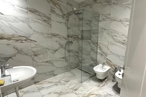 Shtepi ne shitje Apartament ne Tirane, 2+1, Mobilimi Bosh, pa mobiluar, Pagesa 446,300  Euro.