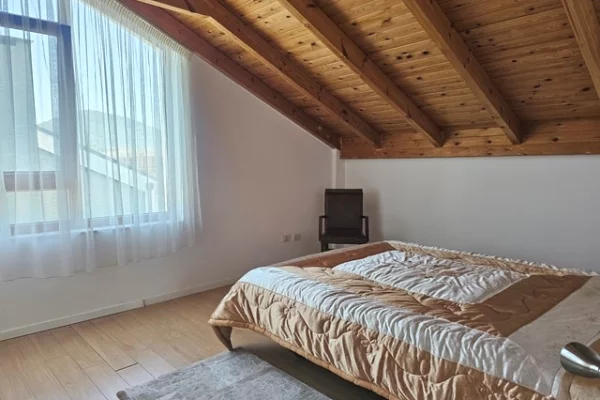 Shtepi me qera Vila Luksoze ne Tirane, 4+1, Mobilimi E mobiluar, Pagesa 2,500  Euro.