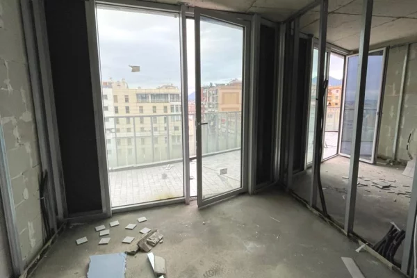 Appartamento in vendita a Tirana 1+1, Vuoto
