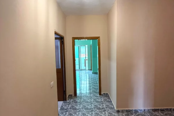 Appartamento in vendita a Tirana 3+1, Vuoto