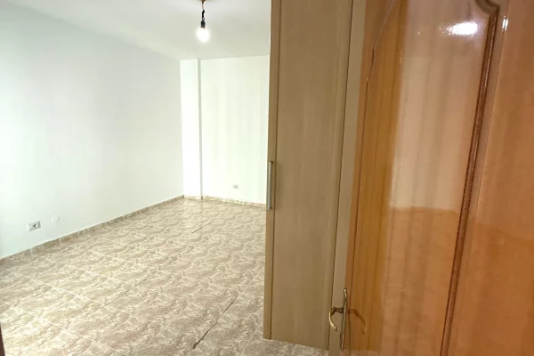 Appartamento in vendita a Tirana 3+1, Vuoto