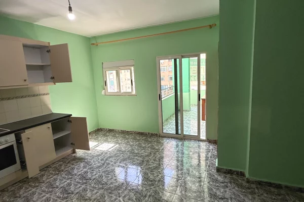 Appartamento in vendita a Tirana 3+1, Vuoto