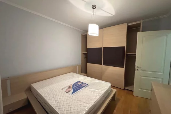 Shtepi me qera Apartament ne Tirane, 2+1, Mobilimi E mobiluar, Pagesa 60,000  Leke.