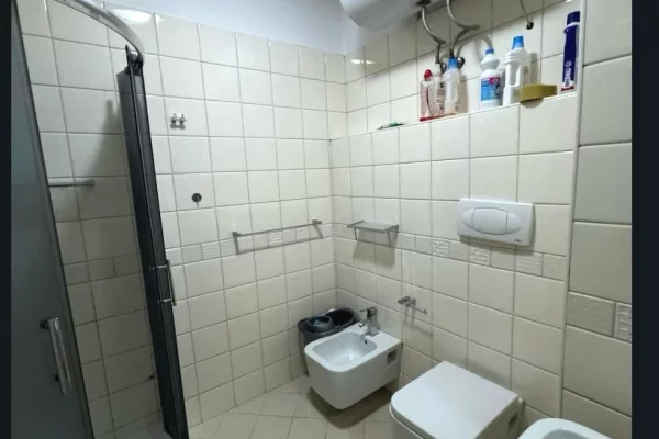 Shtepi me qera Apartament ne Tirane, 2+1, Mobilimi E mobiluar, Pagesa 60,000  Leke.