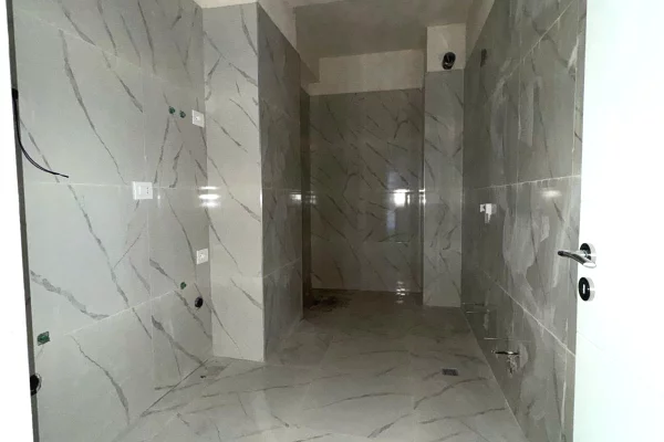 Appartamento in vendita a Tirana 3+1, Vuoto
