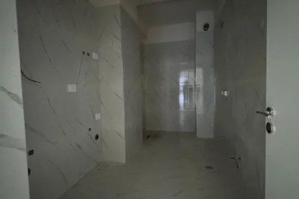 Appartamento in vendita a Tirana 3+1, Vuoto