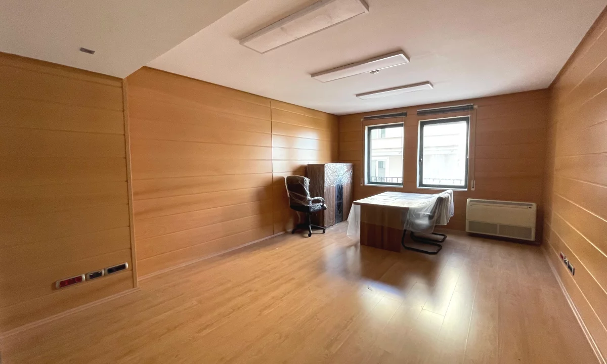 Appartamento in vendita a Tirana 4+1, SemiArredato