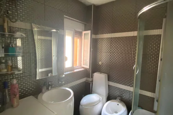 Appartamento in vendita a Tirana 2+1, Arredato