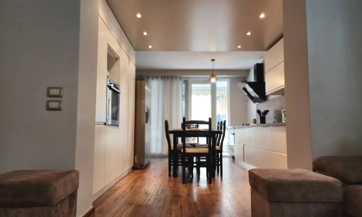 Appartamento in affitto a Tirana 2+1, Arredato