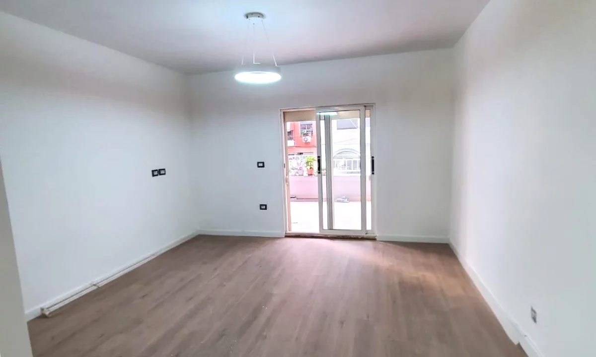 Appartamento in vendita a Tirana 1+1, Vuoto