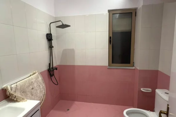 Shtepi me qera Apartament ne Tirane, 1+1, Mobilimi E mobiluar, Pagesa 50,000  Leke.