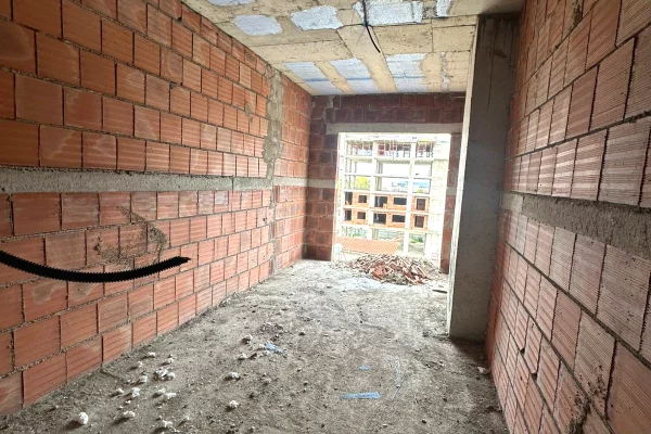 Appartamento in vendita a Tirana 2+1, Vuoto