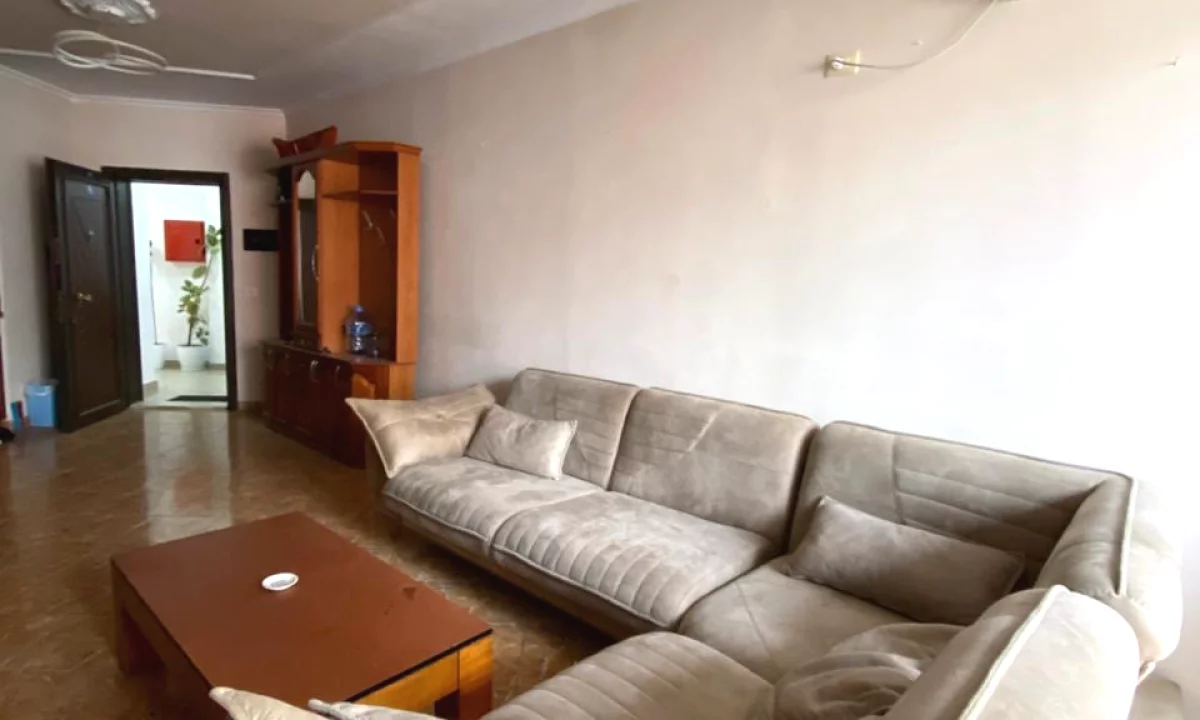 Appartamento in vendita a Tirana 2+1, Arredato