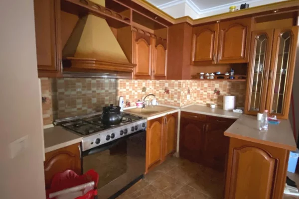 Appartamento in vendita a Tirana 2+1, Arredato