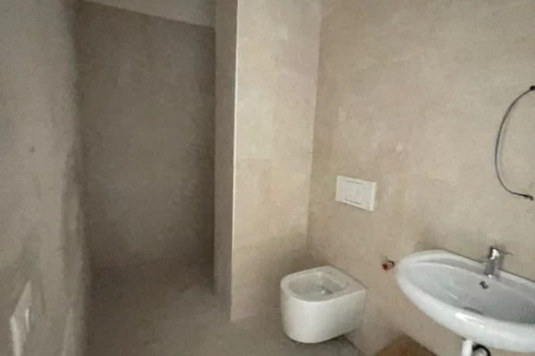 Appartamento in vendita a Tirana 2+1, Vuoto